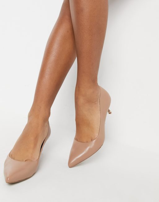 Tan block heel outlet court shoes