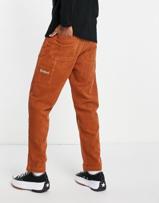 Kickers - Corduroy broek met rechte pasvorm in bruin | ASOS