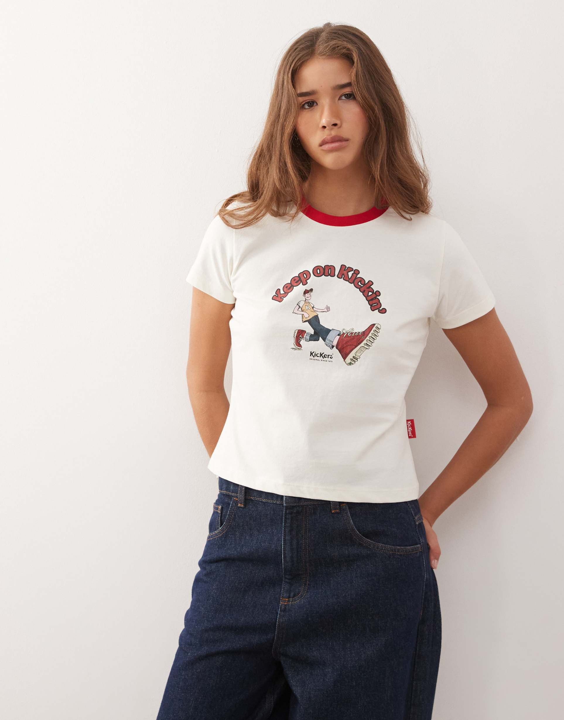 kickers retro graphic baby tee in winter white