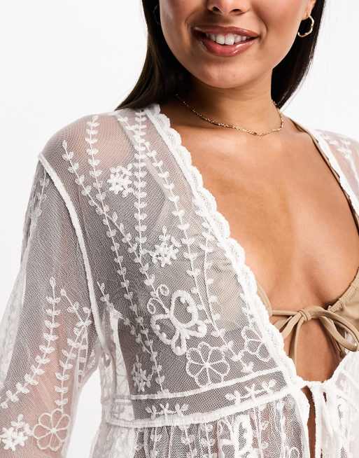 Kimono playero corto blanco con detalle de lazada de encaje de Miss Selfridge , 3 de 4