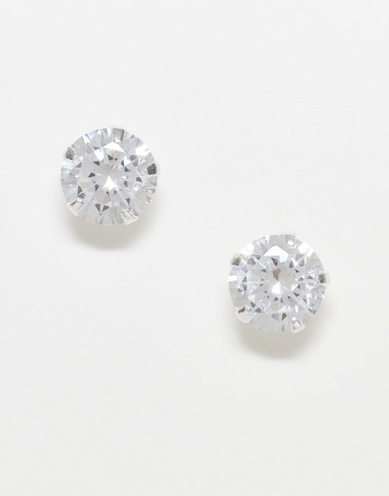 Серьги-гвоздики с круглым драгоценным камнем Kingsley Ryan диаметром 6 мм из чистого серебра