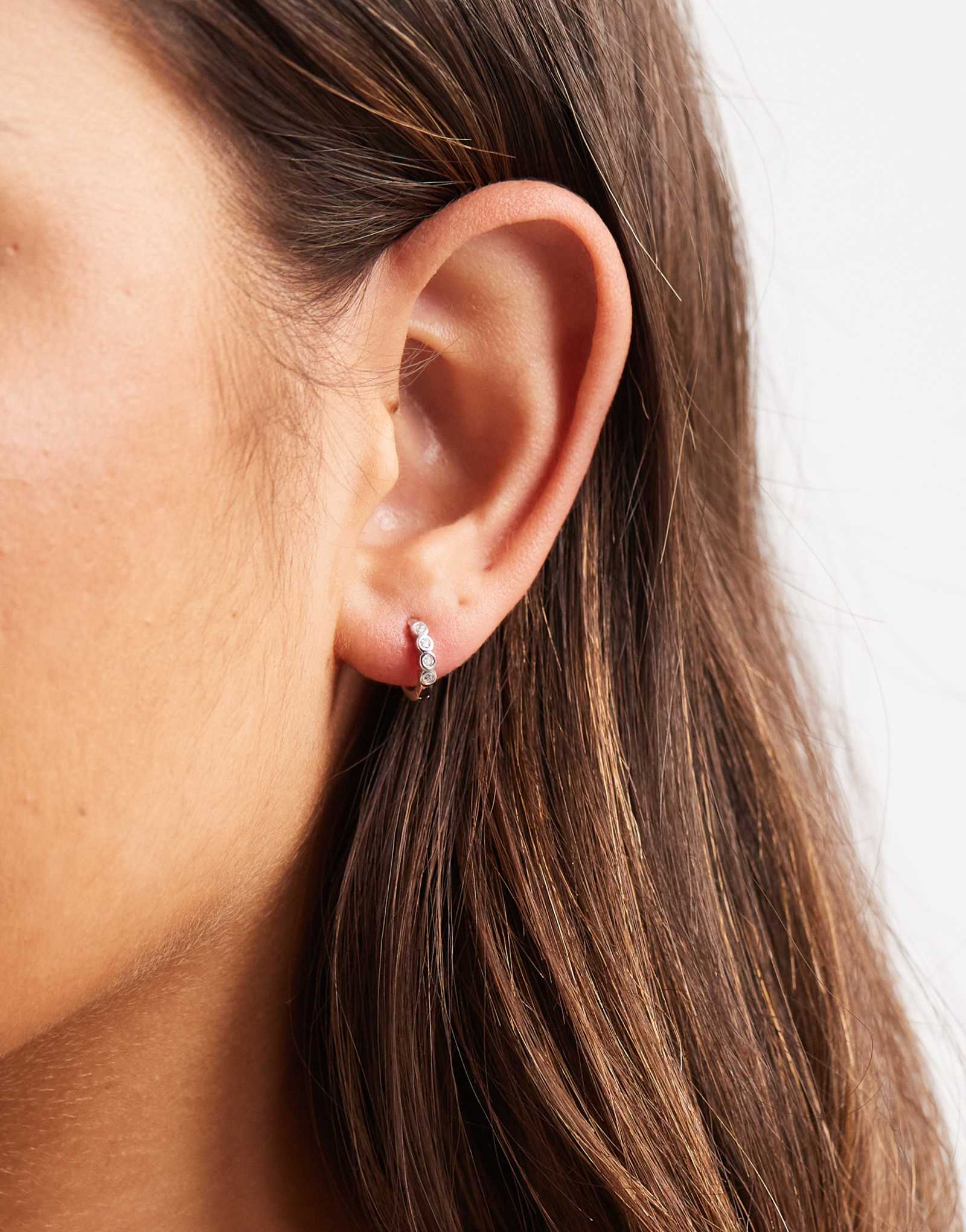 Круглые обручи с драгоценными камнями Kingsley Ryan диаметром 8 мм из чистого серебра