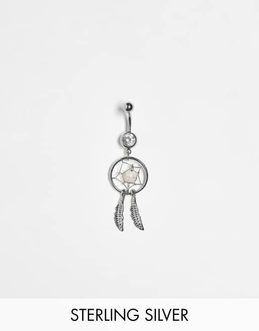 Kingsley Ryan – Bauchnabelpiercing in Silber mit Traumfänger-Anhänger