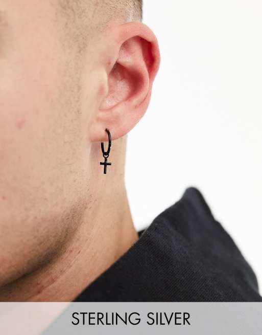 Kingsley Ryan - Boucles d'oreilles enduite en argent massif noir avec breloque croix - Argenté