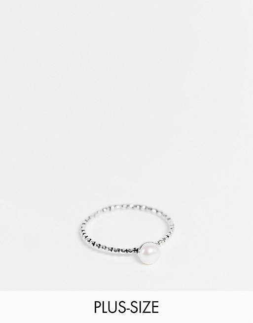 Kingsley Ryan Curve – Srebrny pierścionek z kuleczek ze sztuczną perłą
