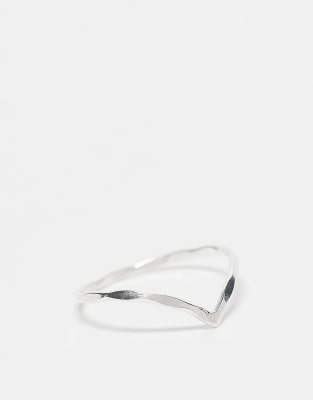 Kingsley Ryan Kingsley Ryan hammered v band ring in sterling silver