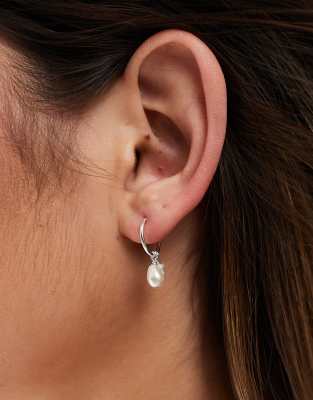 Kingsley Ryan Kingsley Ryan hoop earrings with pearl and star pendant in sterling silver