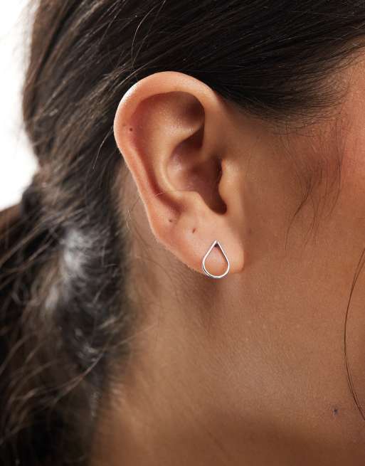 Kingsley Ryan - Orecchini a bottone a goccia con cut-out in argento sterling