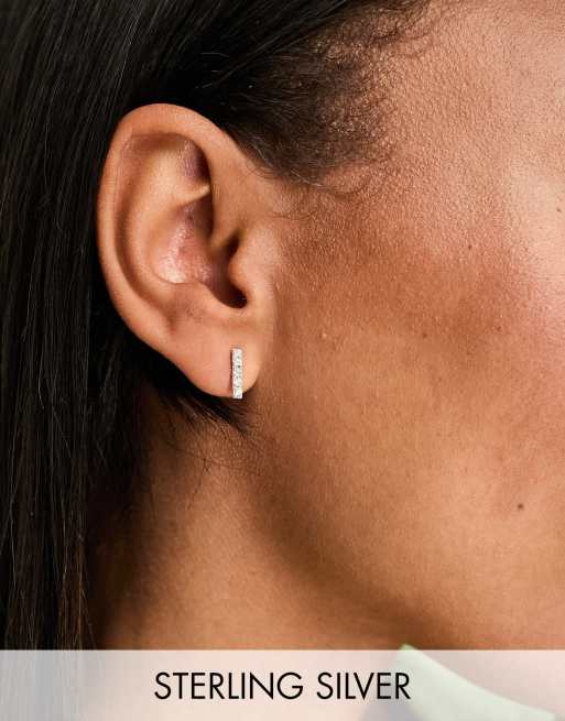 Kingsley Ryan - Orecchini a bottone in argento sterling a barretta con cristalli