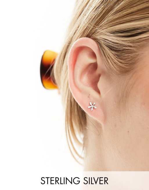 Kingsley Ryan - Orecchini a bottone in argento sterling a forma di margherita
