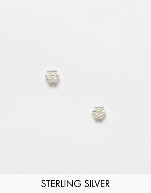 Kingsley Ryan - Orecchini a bottone in argento sterling con perle a forma di fiore
