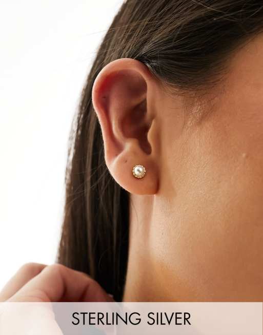 Kingsley Ryan - Orecchini a bottone in argento sterling dorati con perle