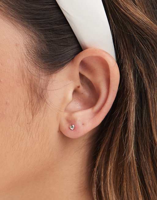 Kingsley Ryan - Orecchini a bottone piccoli a cuore bombato in argento sterling