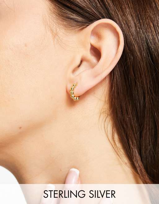 Kingsley Ryan - Orecchini a cerchio da 12mm in argento sterling placcato oro con motivo a pallini