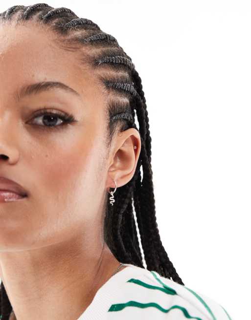 Kingsley Ryan - Orecchini a cerchio in argento sterling con charm a forma di serpente