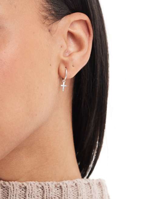 Kingsley Ryan - Orecchini a cerchio in argento sterling con ciondolo a croce, 4 di 4