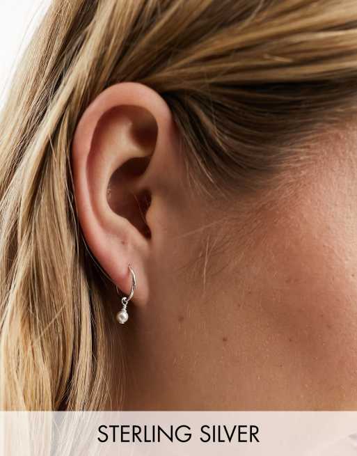 Kingsley Ryan - Orecchini a cerchio in argento sterling con ciondolo a perla