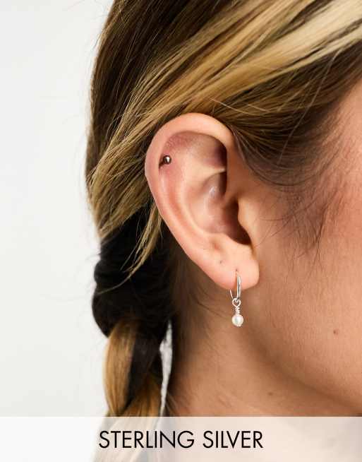 Kingsley Ryan - Orecchini a cerchio in argento sterling con ciondolo a perla