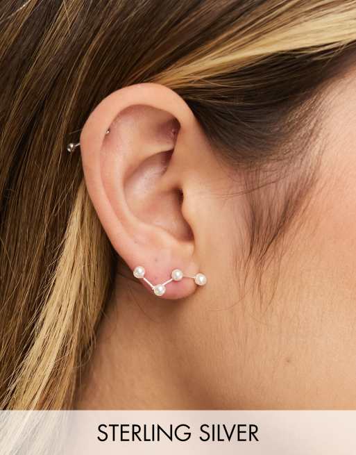 Kingsley Ryan - Orecchini ear crawler in argento sterling con perle a forma di costellazione