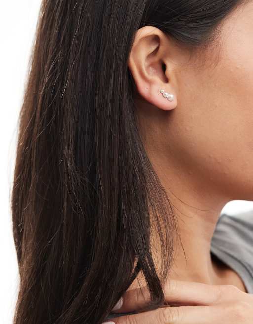 Kingsley Ryan - Orecchini ear crawler in argento sterling con perle