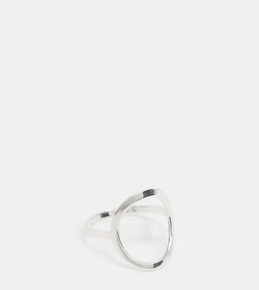 Kingsley Ryan – Ring i äkta silver med ihålig detalj