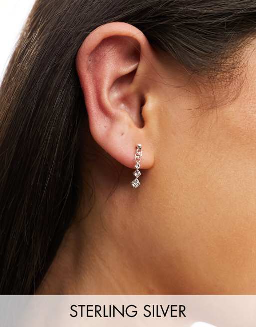 Kingsley Ryan – Silverfärgade hängande örhängen i sterlingsilver med strass