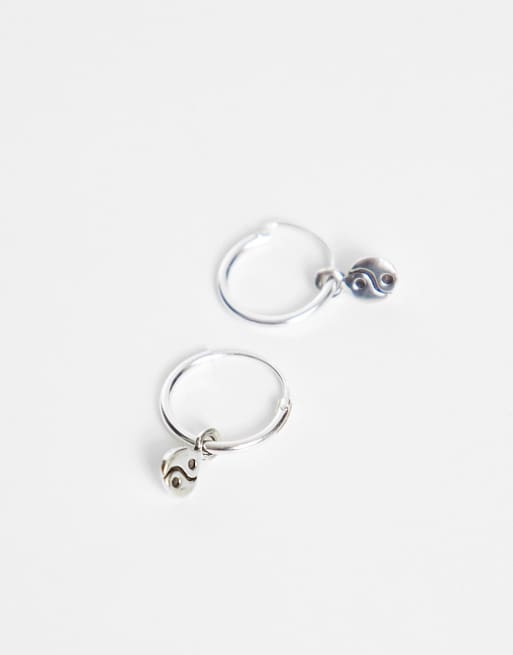 Kingsley Ryan – Små creoler i sterlingsilver med yin- och yang-stjärnhängen, 4 av 4