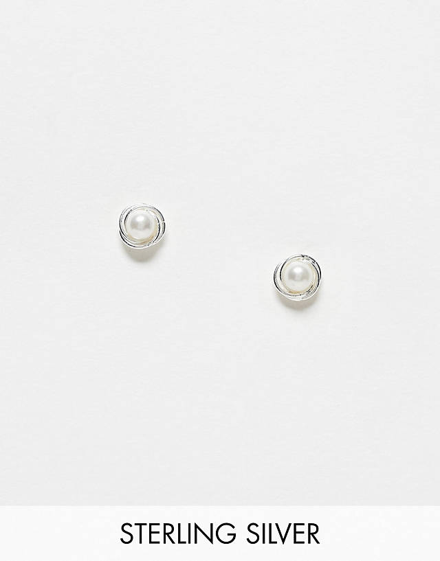 Kingsley Ryan - sterling silver pearl stud earrings in silver