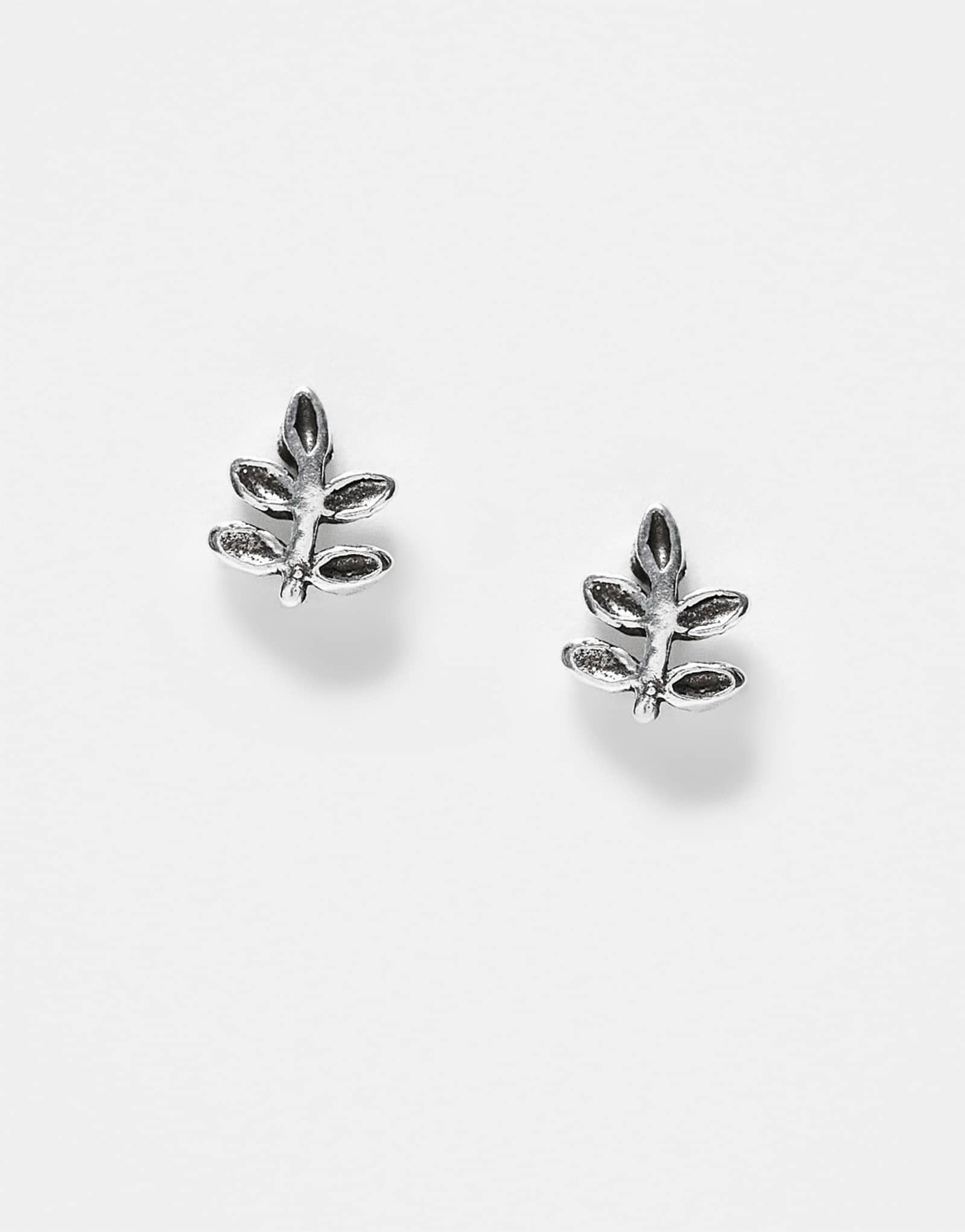 Серьги-гвоздики Kingsley Ryan tiny leaves из чистого серебра