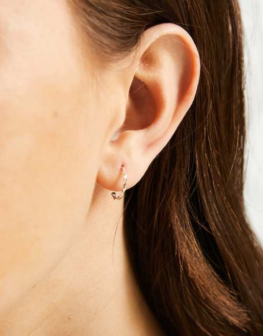 Kingsley Ryan – Vridna creoler i sterlingsilver, 12mm, 3 av 4