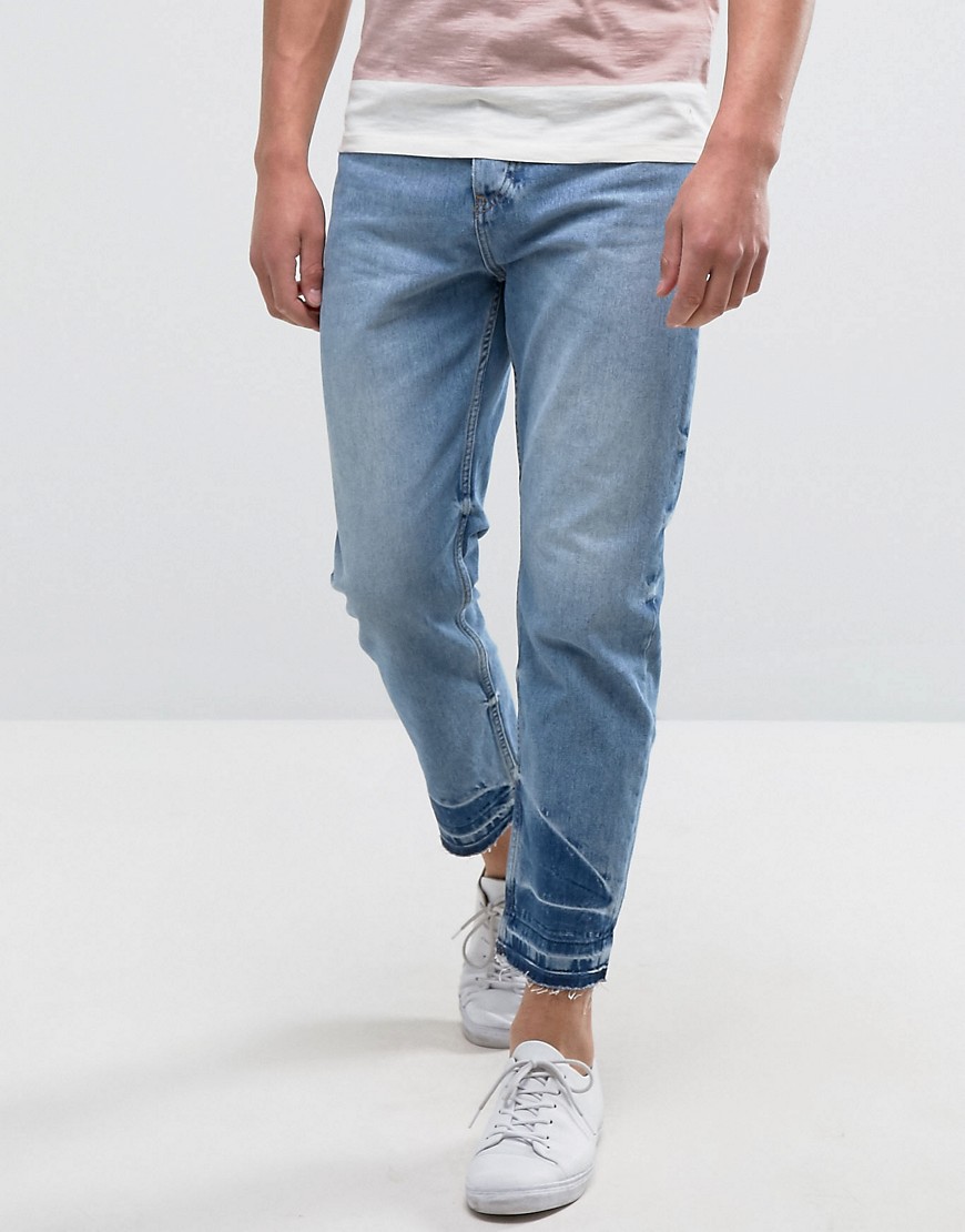 Kiomi – Jeans med råskuren fåll och avslappnad passform-Blå