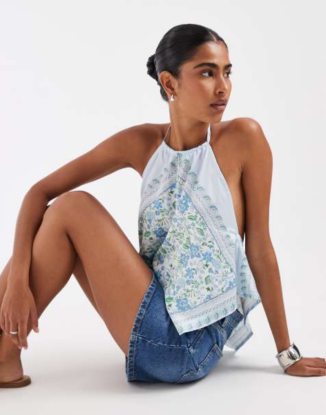 Kiss The Sky – Amaretto – Niebieski top z dekoltem halter w kwiatowy wzór - view 1