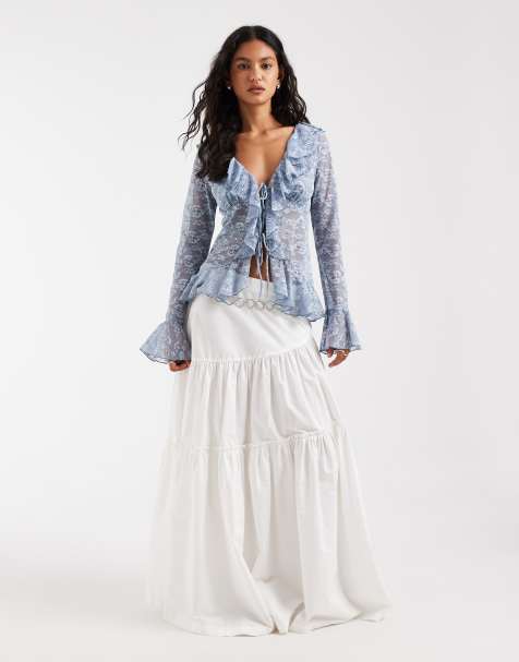 Kiss the Sky - Boho top van kant met lange mouwen en gestrikte voorkant in hemelsblauw - view 1