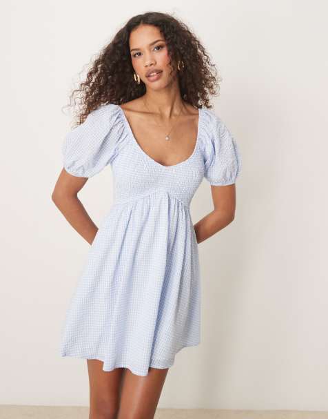 Kiss The Sky - Gesmokte babydoll mini jurk in blauw en wit - view 1