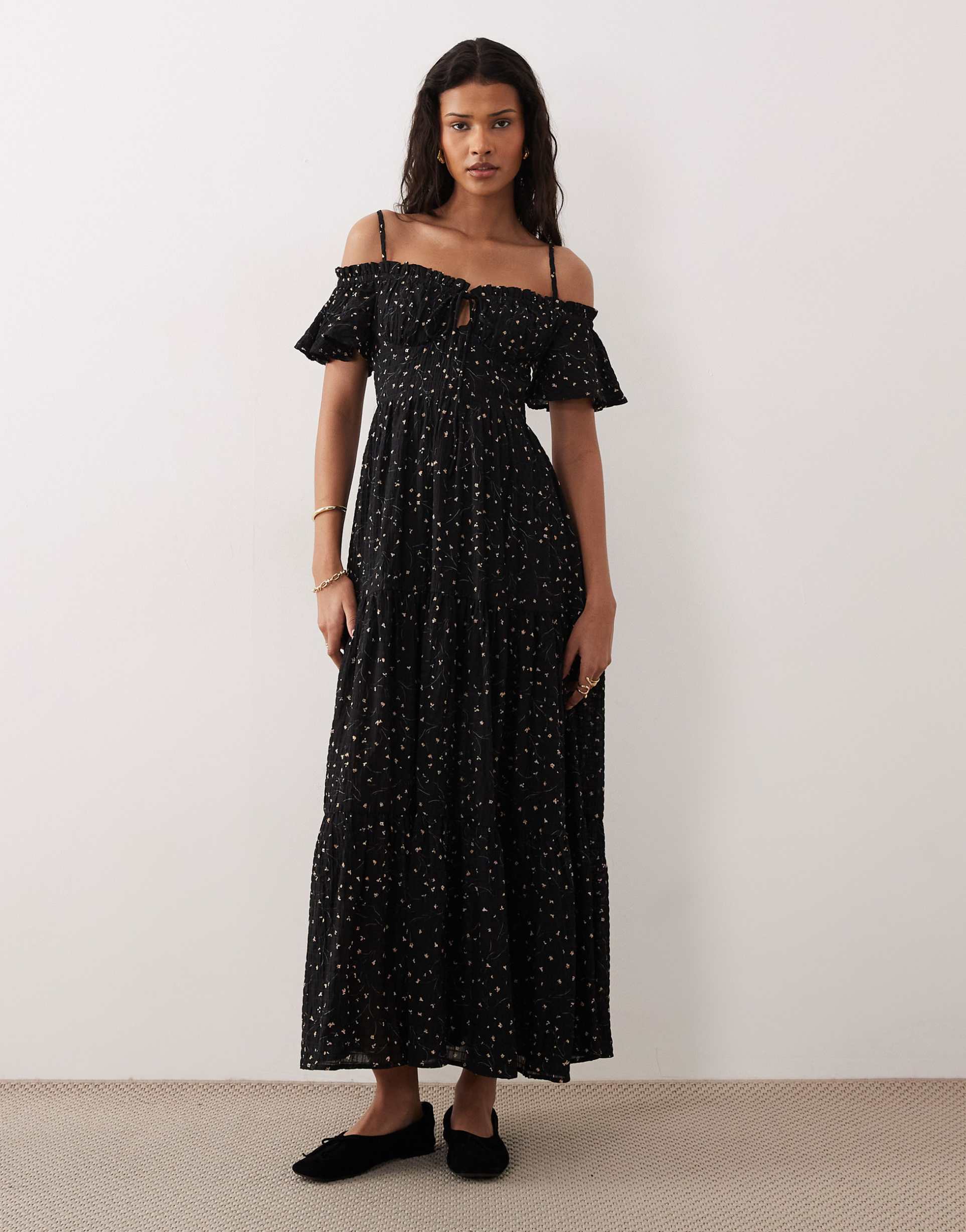 kiss the sky indi picnic maxi dress in floral black