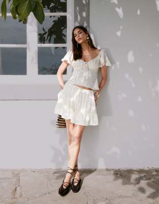 jacquard cami top with lace trim in cream-White