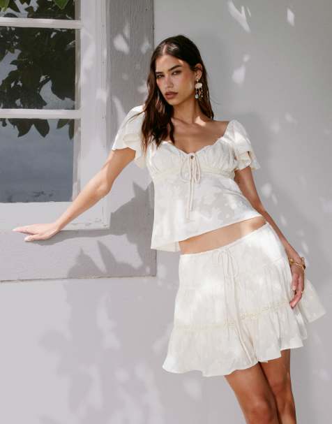Kiss The Sky jacquard tiered mini skirt in cream