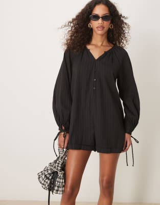 Kiss The Sky - Langärmliger Mini-Playsuit in Schwarz