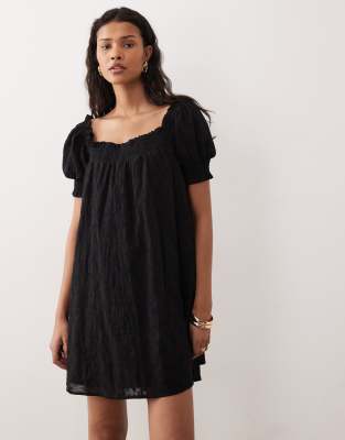 Kiss The Sky - Malta - Robe babydoll courte en broderie anglaise à manches courtes - Noir