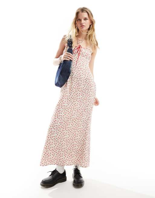 Kiss The Sky - Maxi cami-jurk met strikdetail en fijne bloemenprint in crème en rood