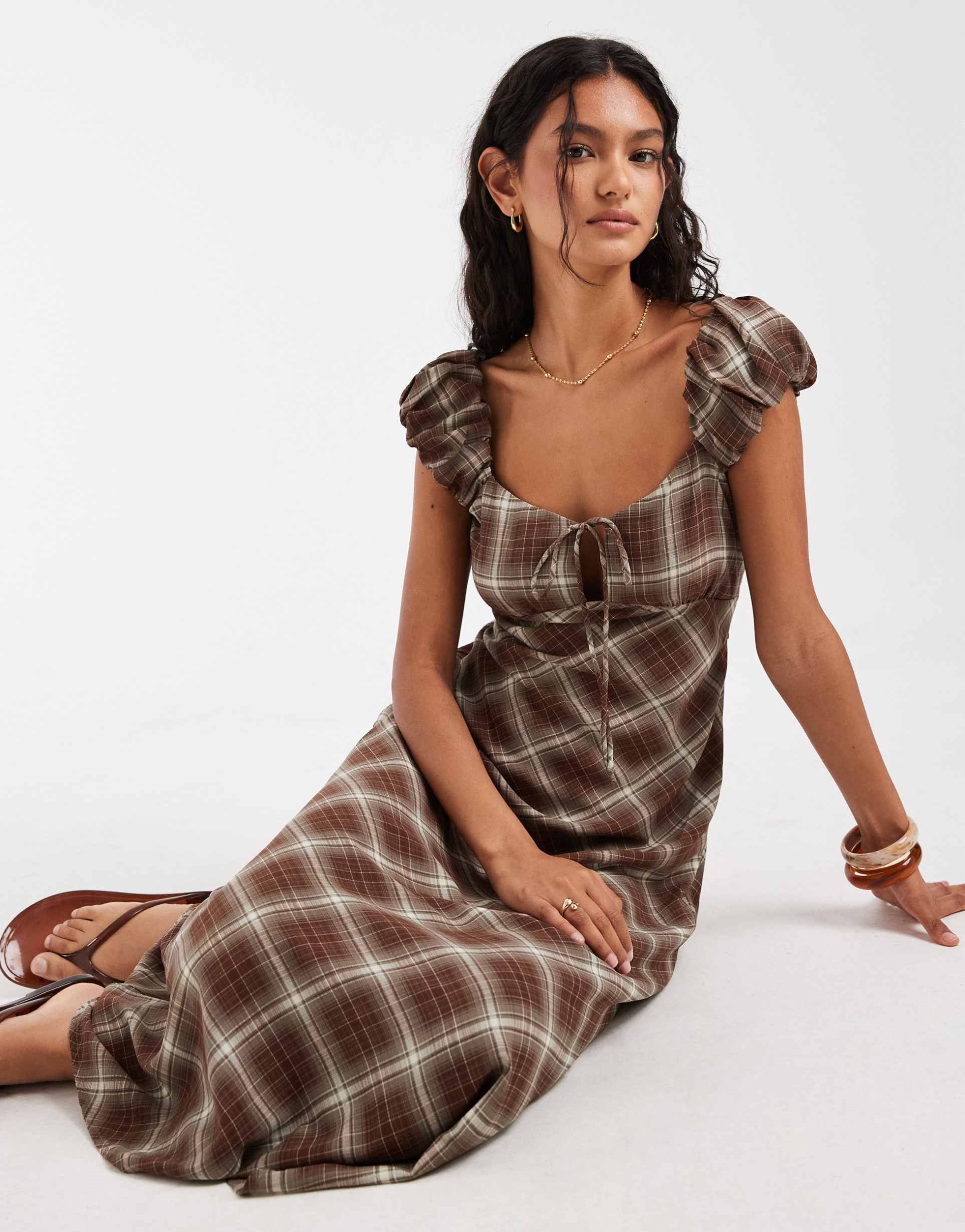 kiss the sky milkmaid maxi dress with puff sleeves and keyhole detailing in mocha plaid