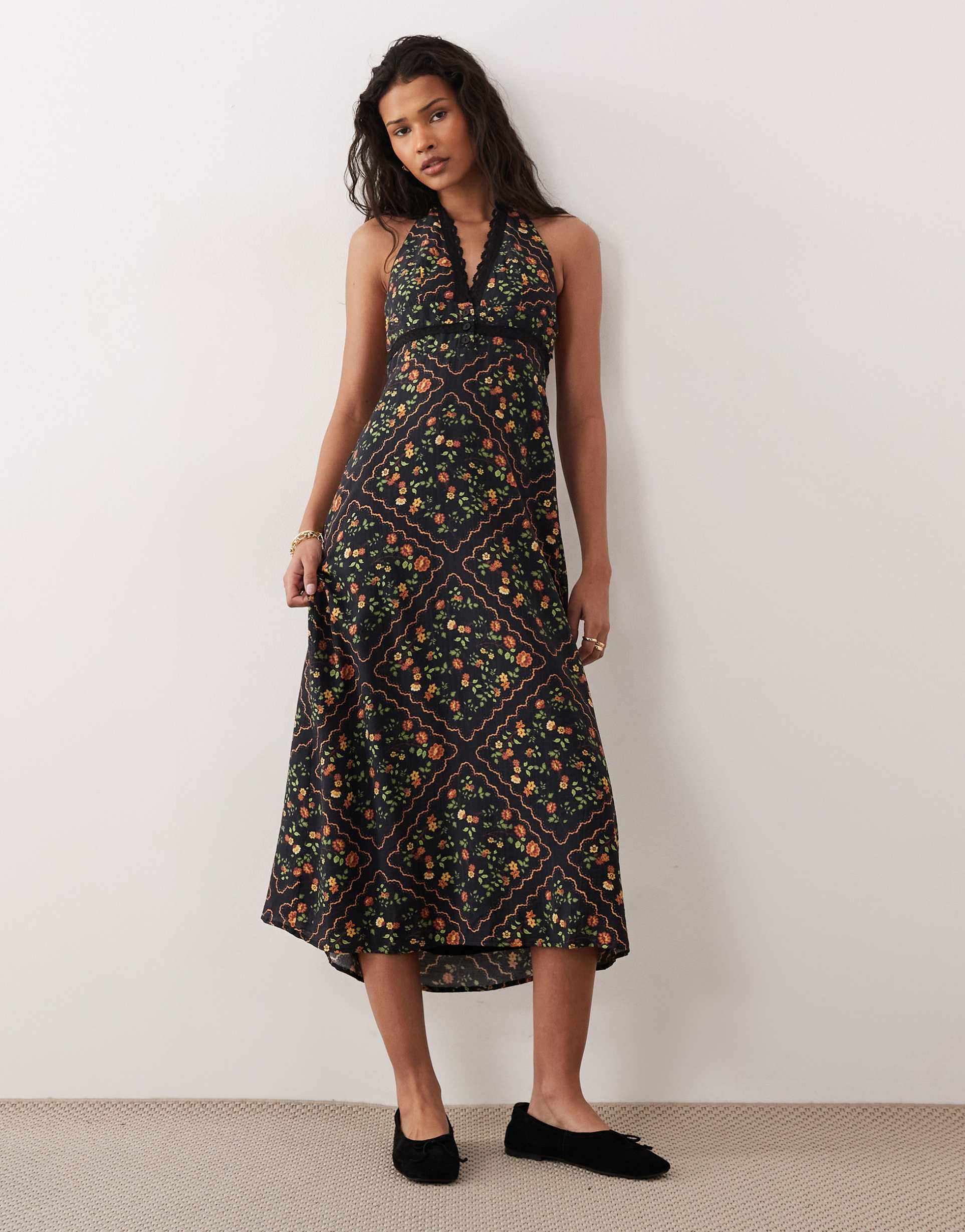 kiss the sky positano printed maxi dress in black floral