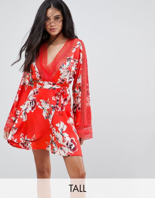 Kiss The Sky Tall – Geblümtes Freizeitkleid mit Wickeloptik vorn