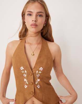 KISS THE SKY VEST WITH EMBROIDERY DETAILS 