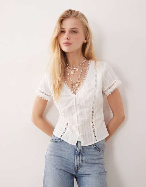Kiss The Sky - Zoe - Top met broderie en knoopsluiting in wit - view 1