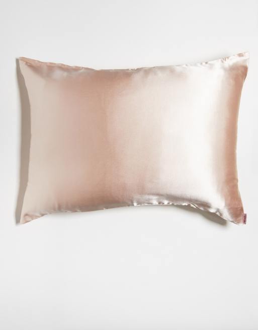 Kitsch - Rougefärgat örngott i satin, 3 av 4