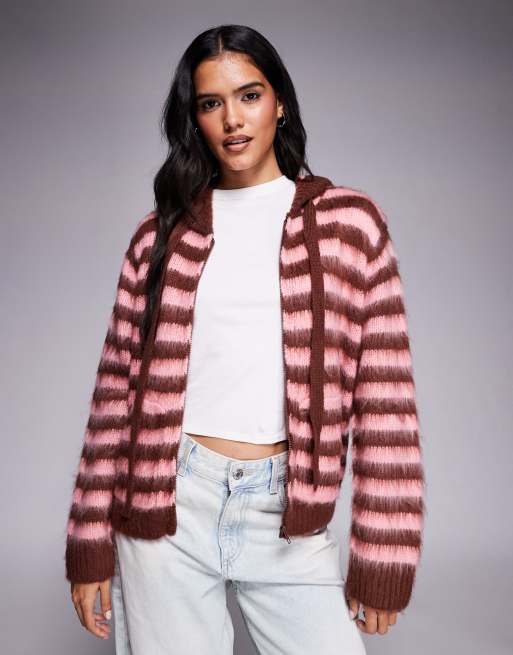 Kiwi & Co – Brun och rosarandig tröja med huva i fluffigt stickad design
