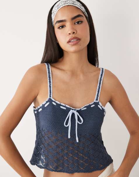 Kiwi & Co – Camisole-Oberteil aus Häkelstoff in Marineblau mit Bindedetail vorn - view 1