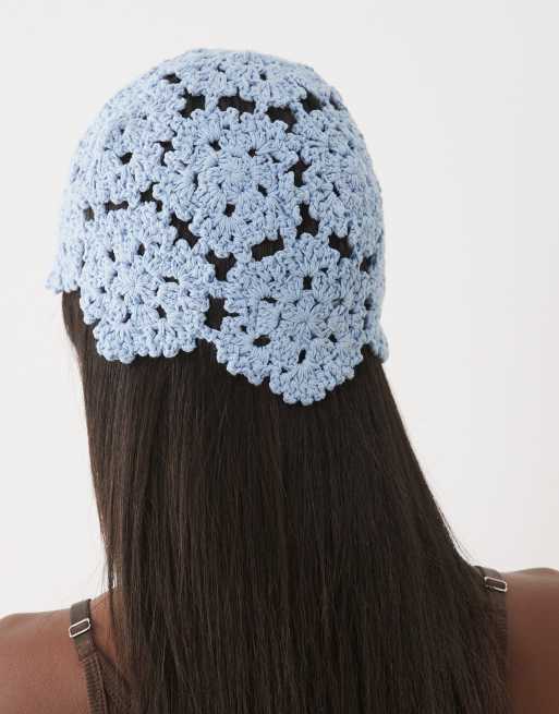 Kiwi & Co – Gehäkelter Hut in Blau mit Blumendetails, 2 von 3