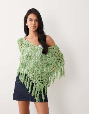 Kiwi & Co Hand Knit Crochet Floral Detail Off The Shoulder Fringe Poncho In Green
